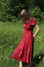 Campur-Sommerkleid - rot mit silbernen Blumen