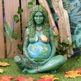 Himmlische Gaia Figur - Mutter Erde - groß bemalt